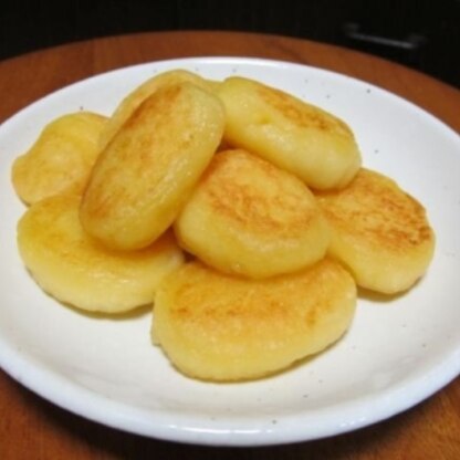 いも餅はたまに作るのですが、
チーズを練り込むタイプは初めて作りました！
美味しかったです(*＾ｖ＾*)